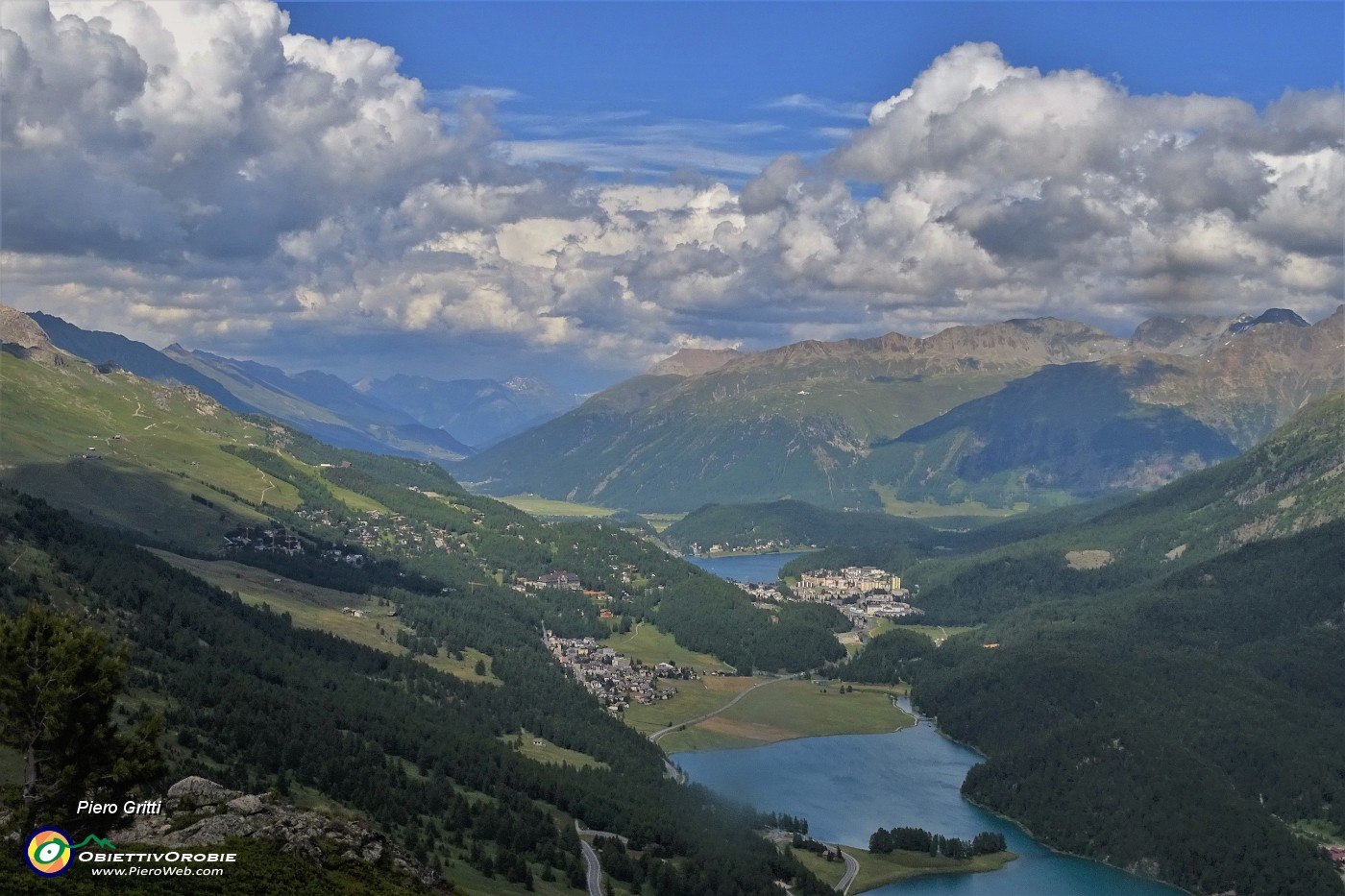 61 Il sole pomeridiano illumina i laghi azzurro turchese di Silvaplana e Saint Moritz.JPG